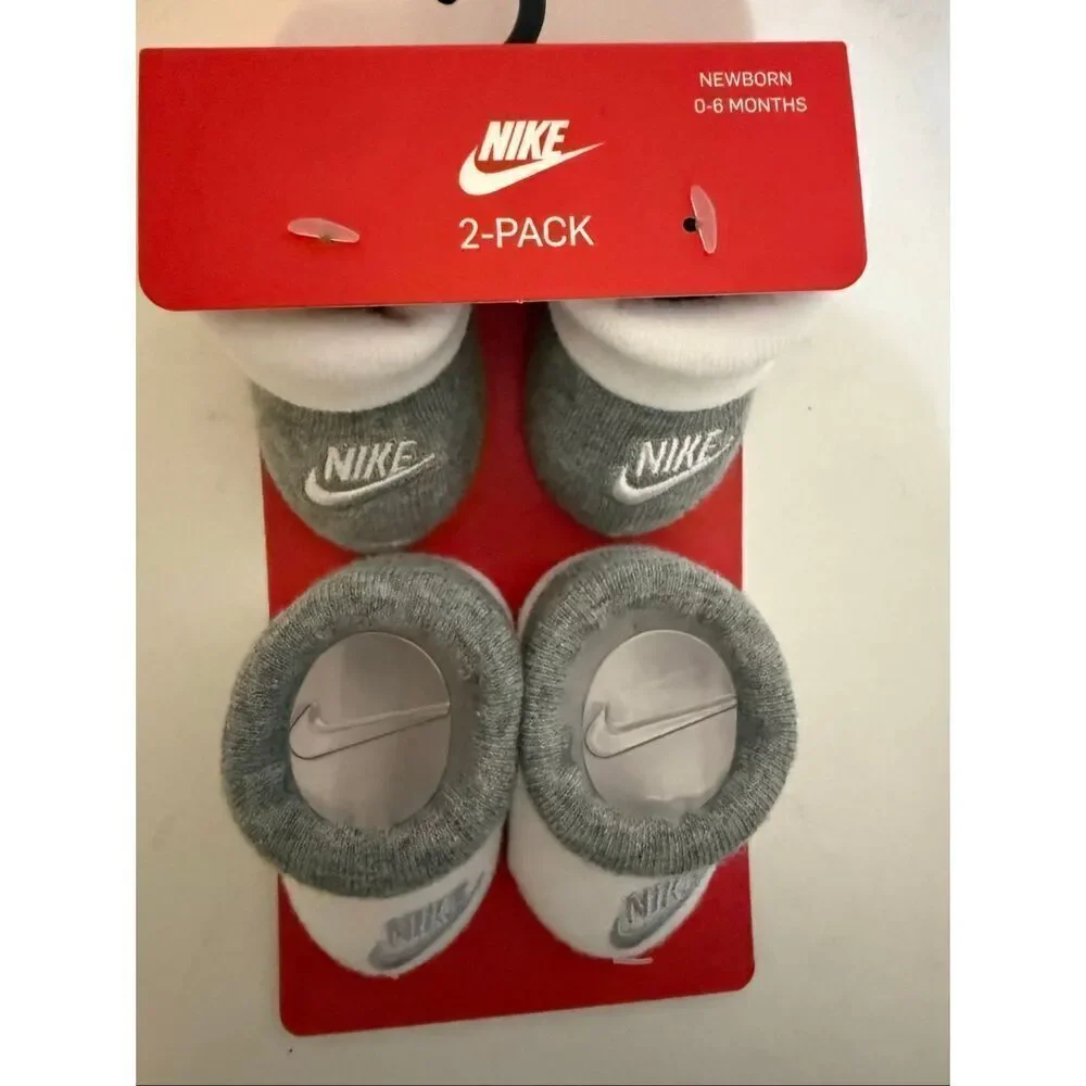 Nike Infant Newborn 2-Pack Swoosh Bootie Socks Gray White Size 0-6 Months NWT